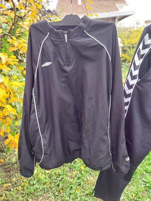 Продавам дрехи за спорт и свободно време