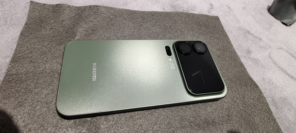 Vand Xiaomi 17 Pro Max sau schimb doar cu iPhone 17 Pro Max