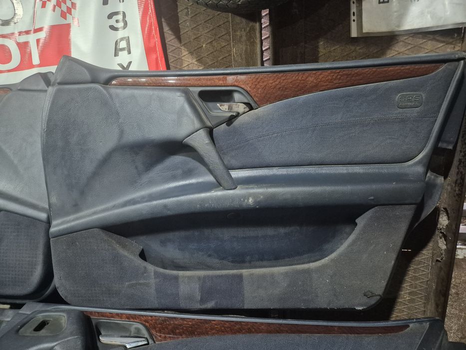 Дверные обшивки Мерседес 210 с деревом