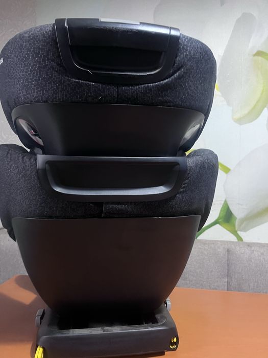 Продам качественное автокресло Maxi-cosi