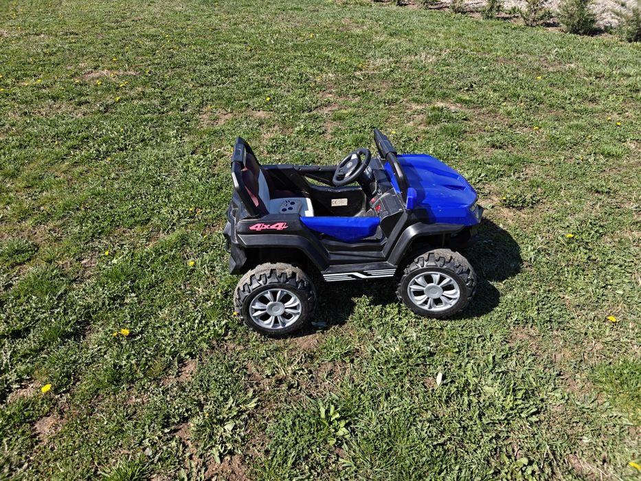 Masinuta electrica 4x4