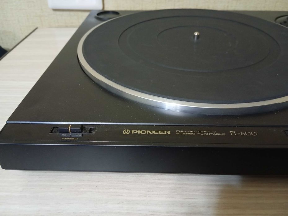 Продам проигрыватель винил дисков PIONEER.