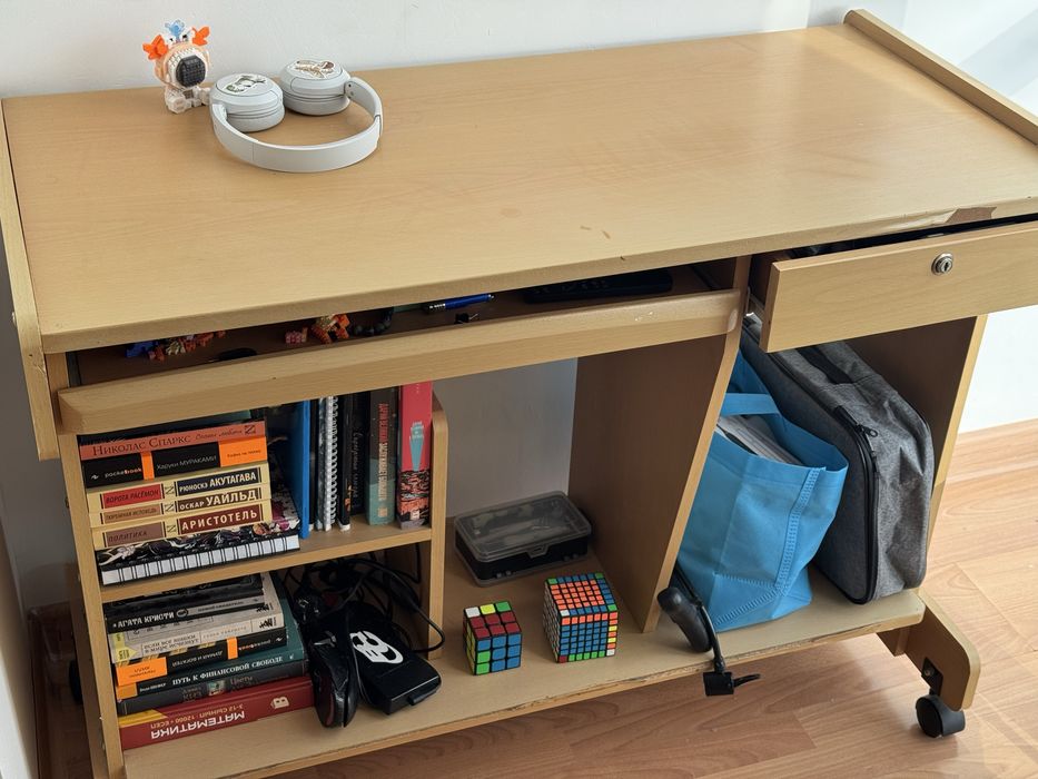 Продам столик для учебы!