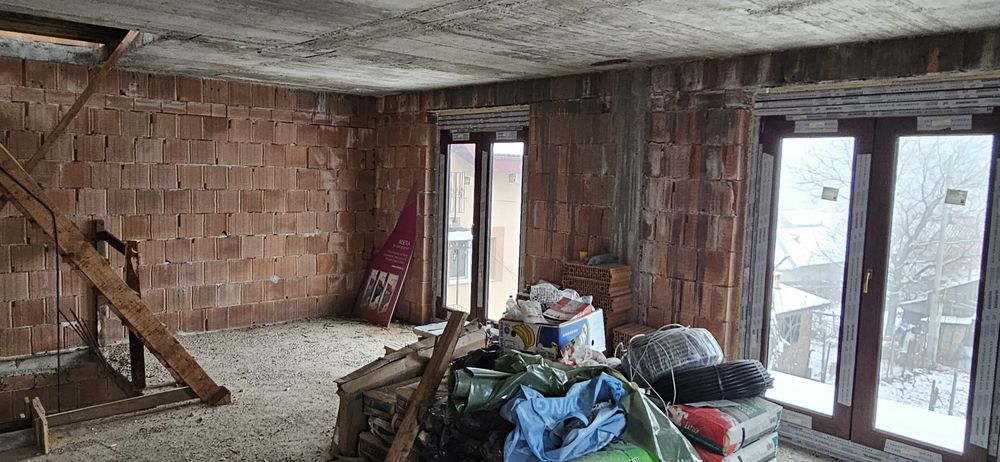 Casa la 2 minute de oras, în Barati, Margineni.