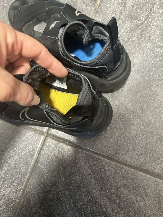 Олекотени маратонки Nike