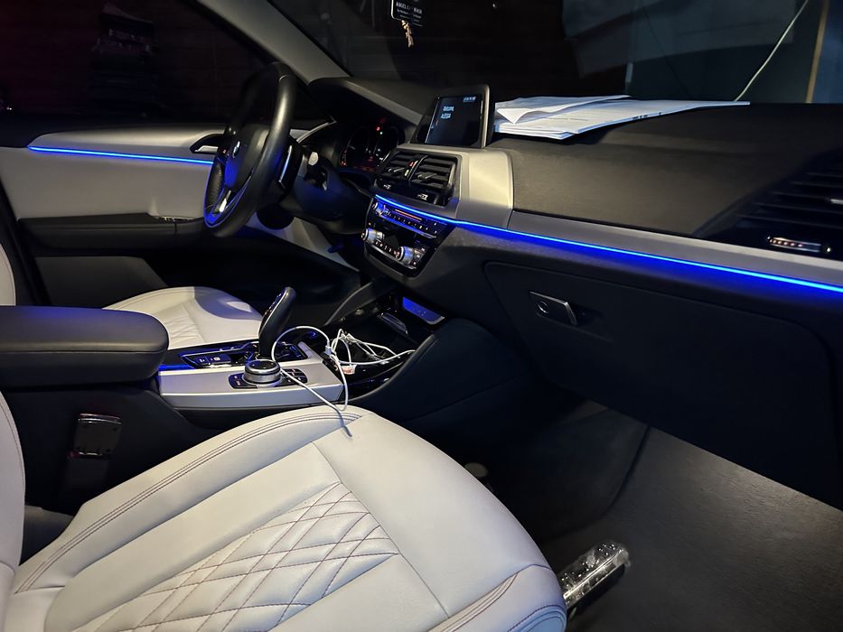 Montez lumini ambientale LED premium pe ori ce autoturism