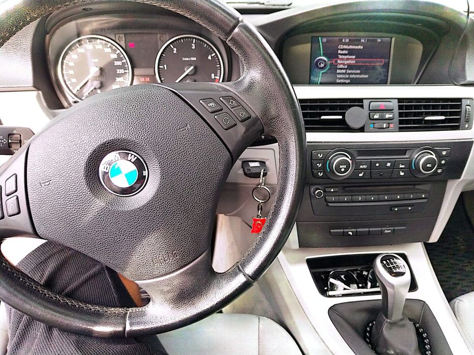 BMW  e90 2011  2.0d 184cp