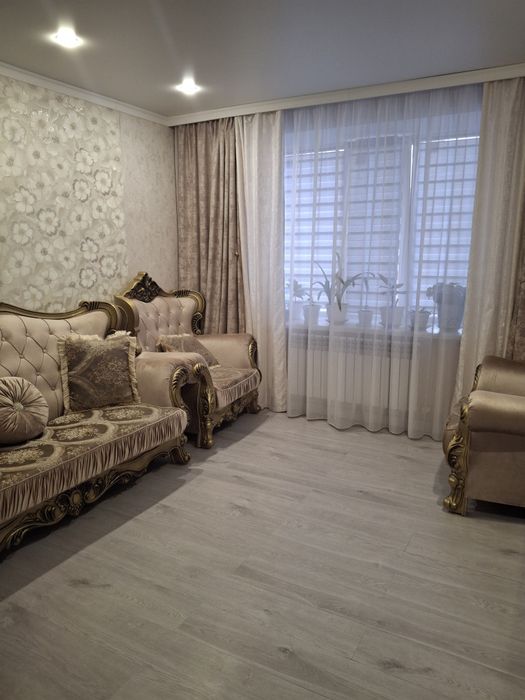 Продам диван с двумя креслами