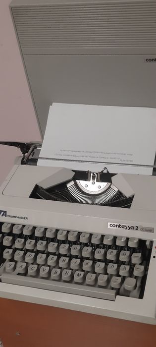Mașină de scris Contessa de luxe impecabilă