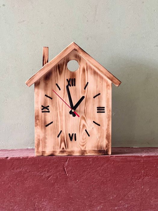 Qo‘l mehnati yog‘och devor soatlari – tabiiy va noyob dizayn