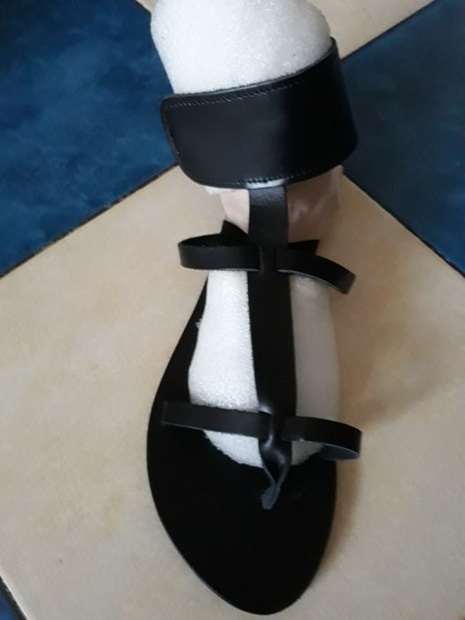 Босоножки новые натуральная кожа.размер 38,39,40,41,42