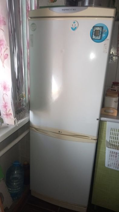 Продам срочно холодильник