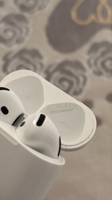 Наушники Airpods 4