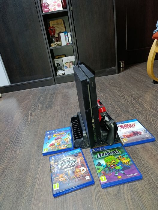 PlayStation 4, 2 controlere+Stand încărcare+  152 de jocuri in cont.