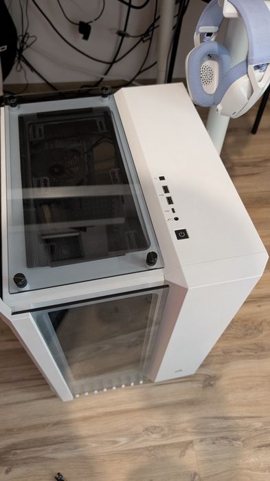 Carcasă Premium Corsair Crystal Series 680X RGB White - Pachet Complet