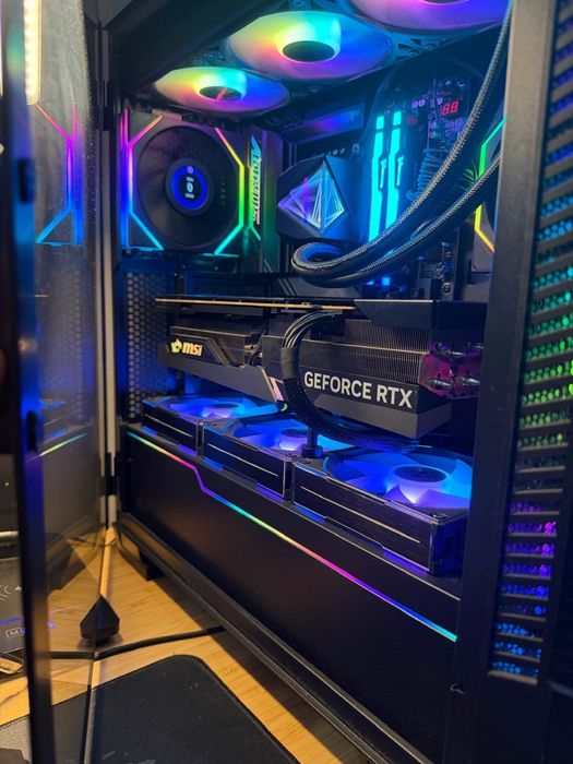 Setup gaming, Pc High End, 7950X3D, 4090 Gaming X Trio