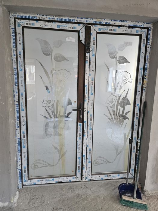 Vând geamuri și uși de termopan noi și second hand