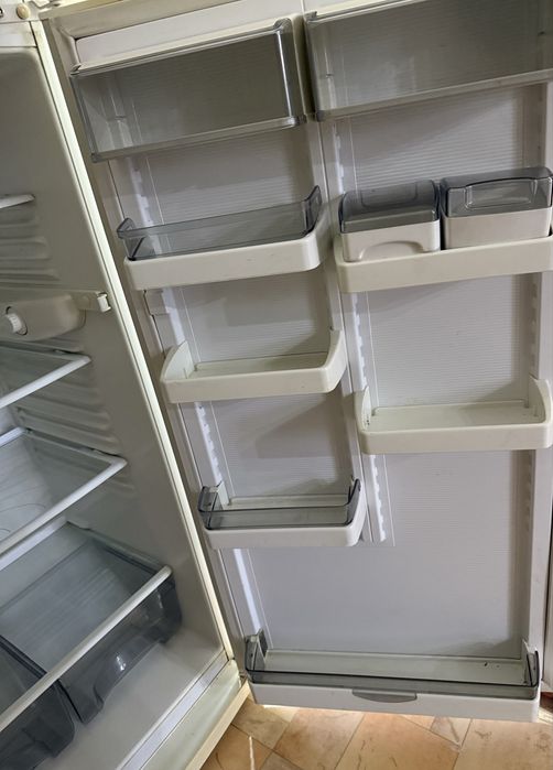 Продам двухкамерный холодильник