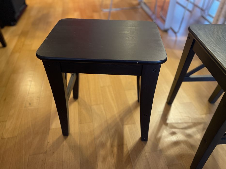 Taburet IKEA INGOLF lemn masiv negru-maro – 2 bucăți