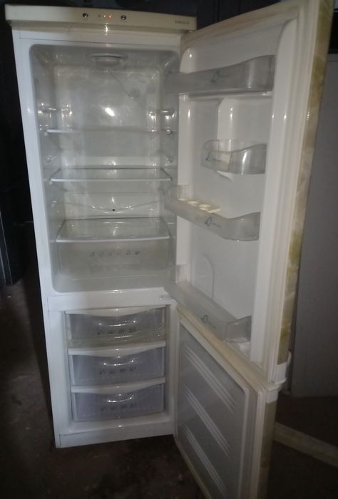 Продам холодильник