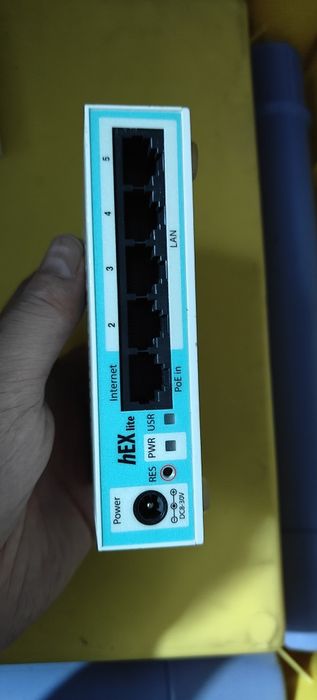 маршрутизатор MikroTik hEX lite (модель RB750r2).