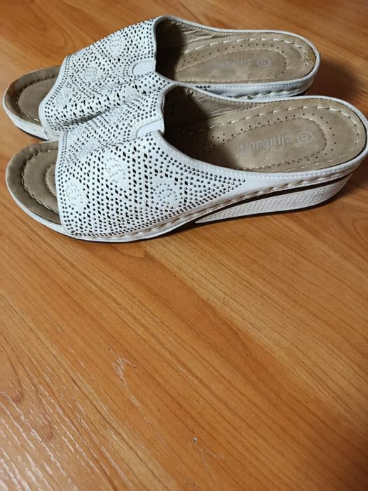 Продам женскую обувь