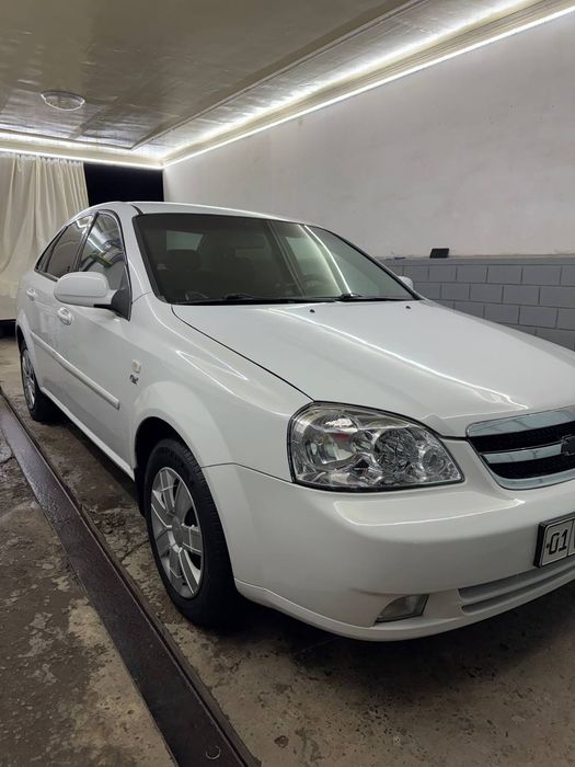 Lacetti 2010 sotiladi