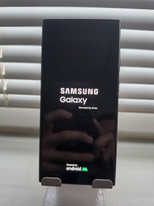 Продавам Samsung GALAXY S23 ULTRA 256gb