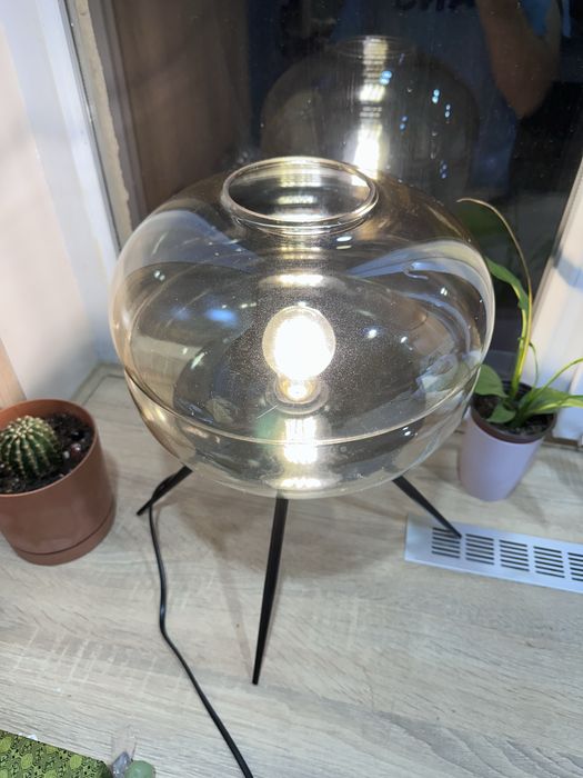 Интерьерная настольная лампа