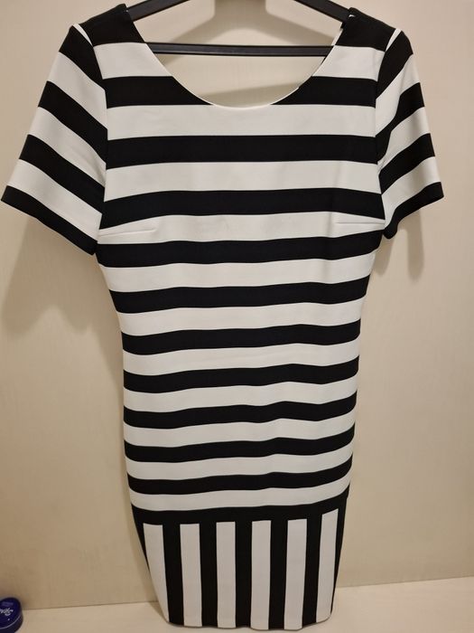 Продавам запазени костюми