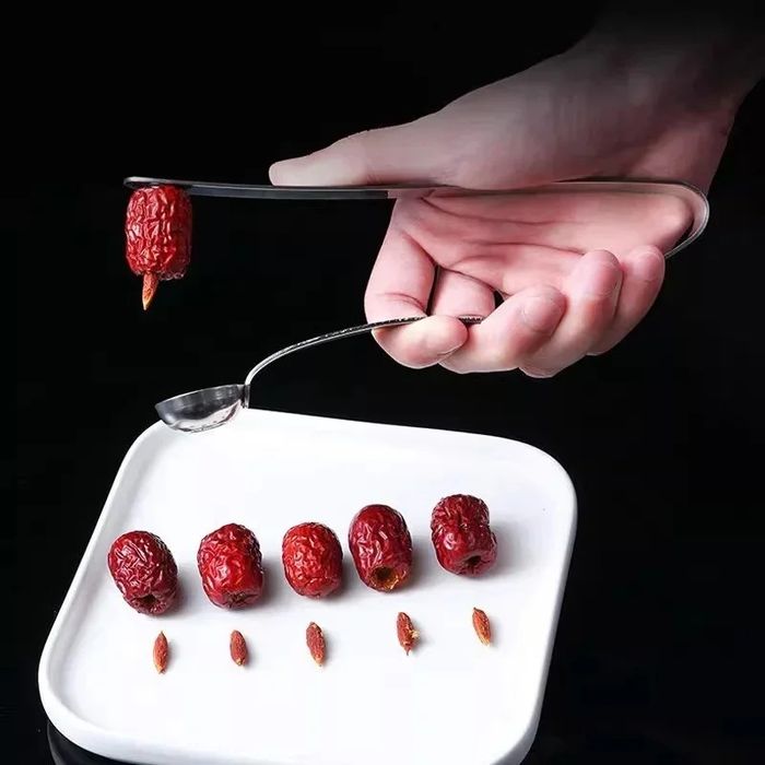 Кухонный прибор для удаления косточек