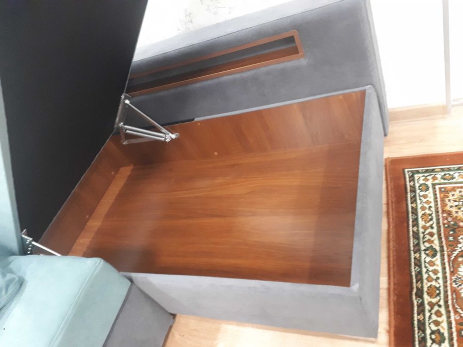 Угловой диван с дельфином