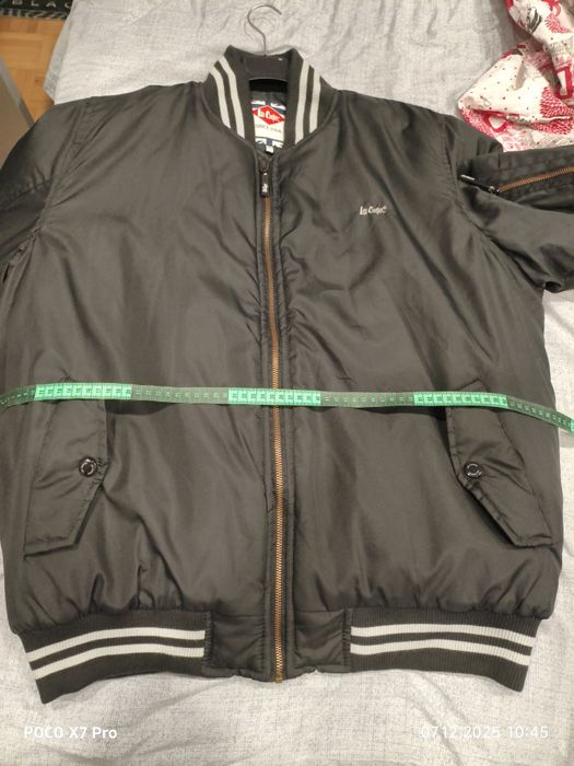 Продавам яке бомбър Lee Cooper