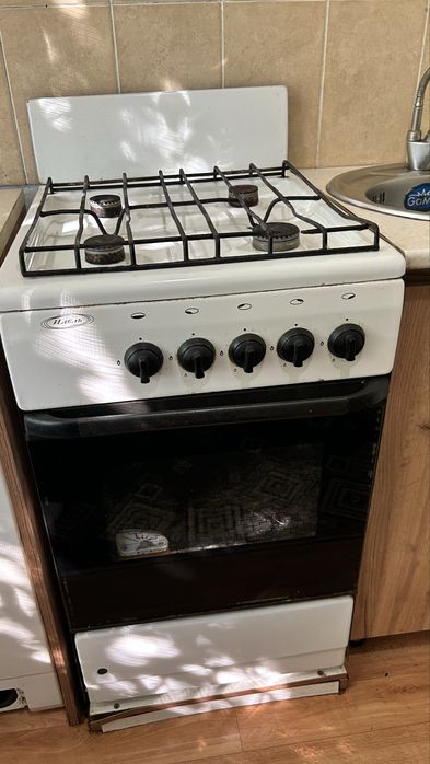 Продам технику, стол, люстры