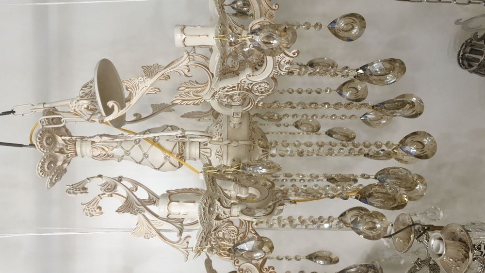 Продам люстру