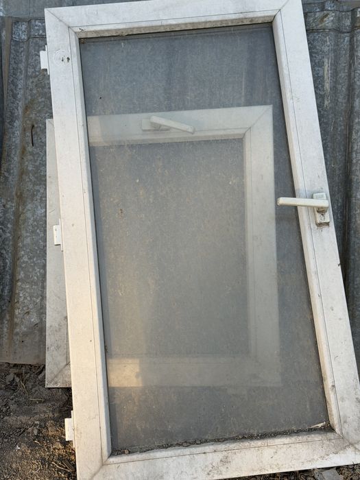 Продам палеты, двери даром,окна