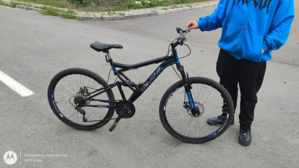 Bicicletă de vânzare . Preț 250 lei .