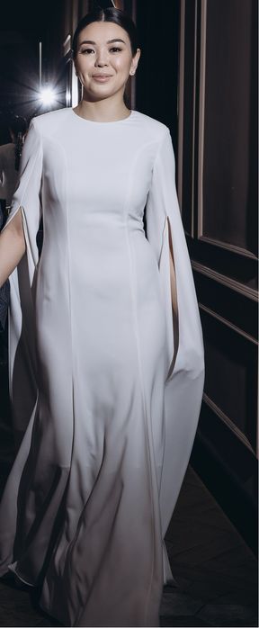 Белое платье со шлейфом