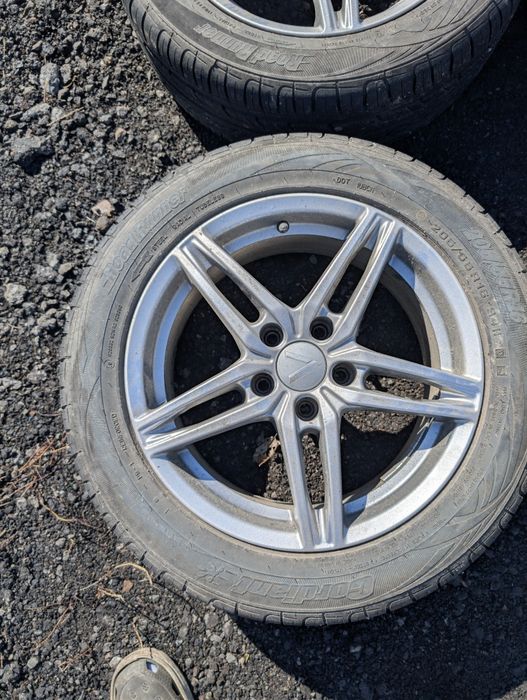 Продам комплект шин с дисками