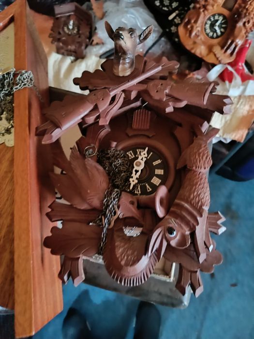 Часовници стенни и ръчни