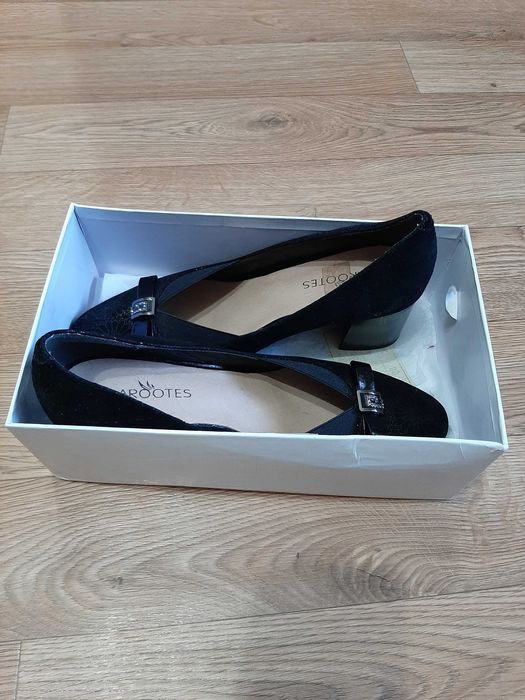 Продам туфли новые 39 размера