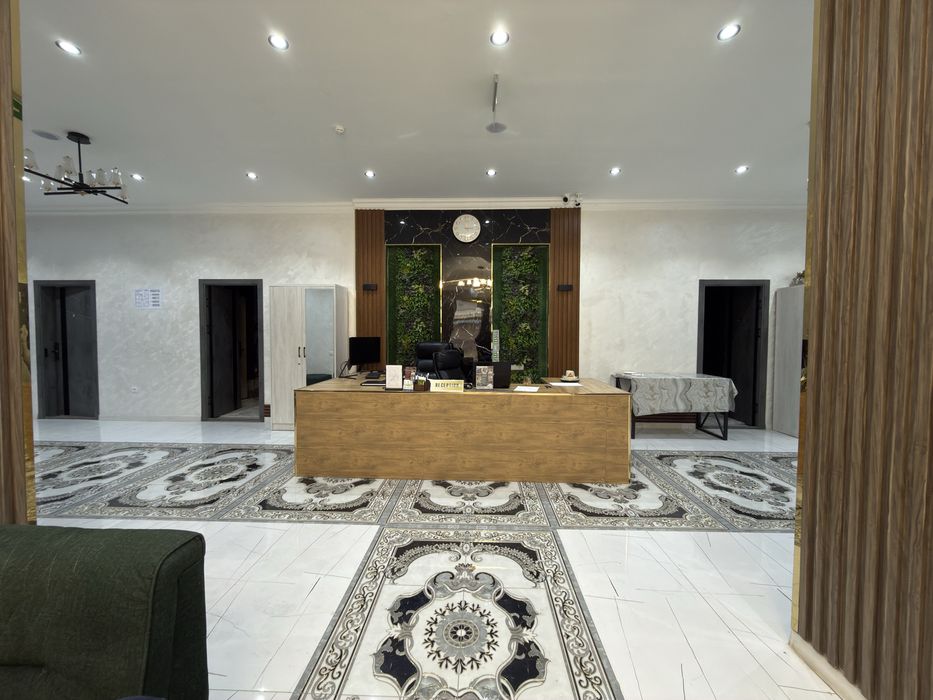 Продажа новой гостиницы у дороги 6 соток 2225м2 ориентир Хайт-Таун