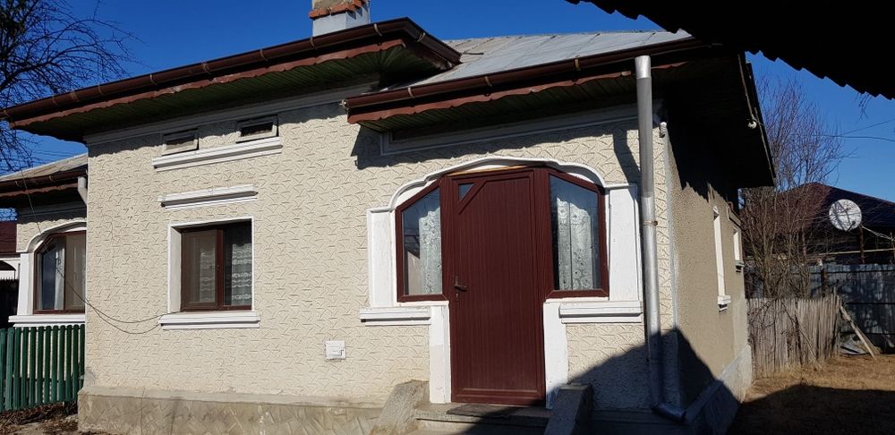 Casă cu  teren de vânzare