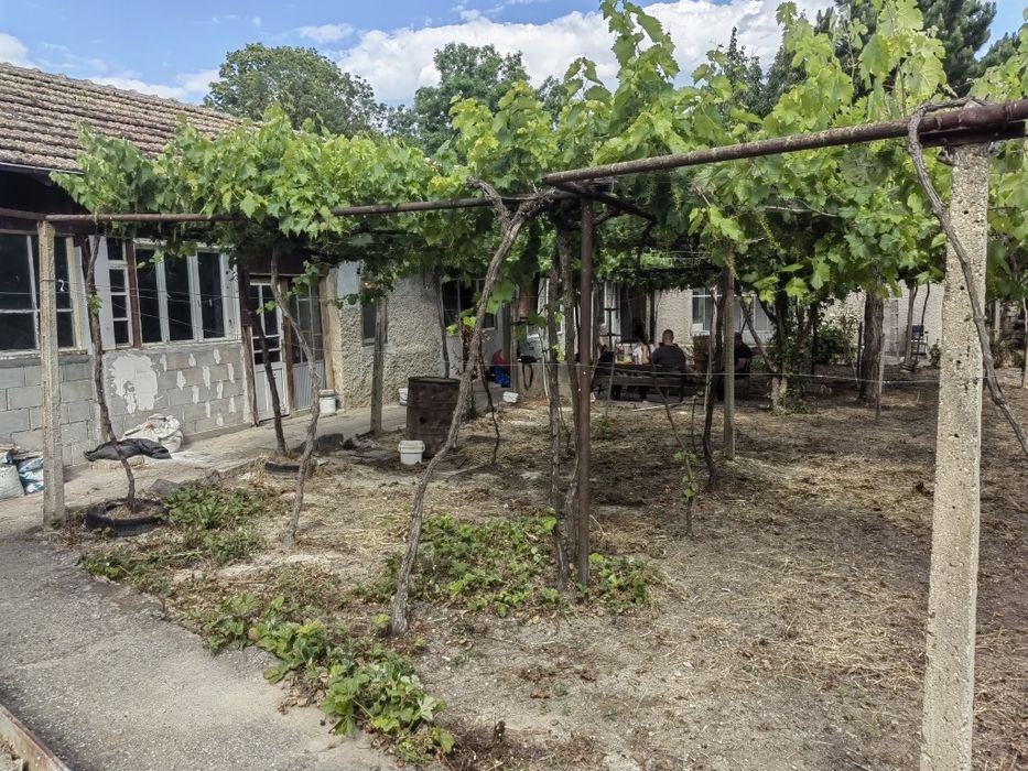 Продавам къща в с. Велино