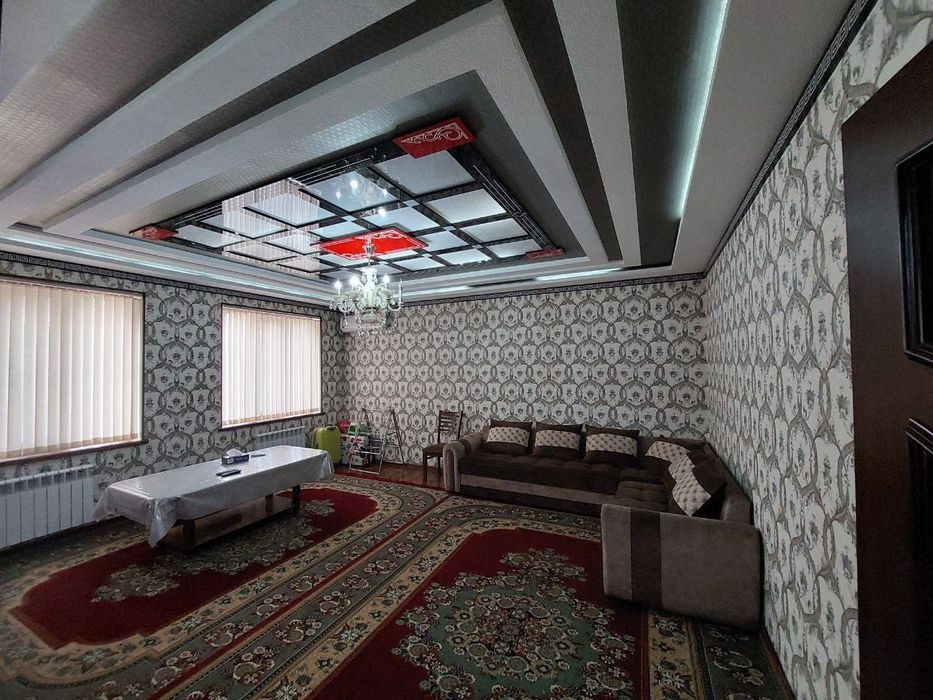 Гагарин кучасида 3 хонали квартира сотилади