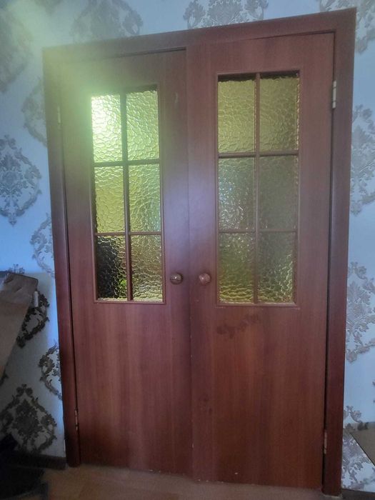 продам межкомнатные двери бу