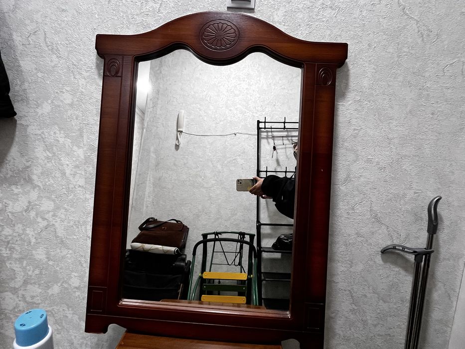 Тумба и Зеркало Продаю