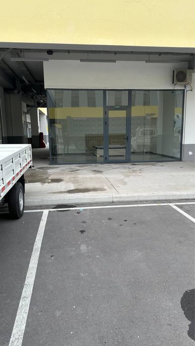 Ташкент Индех Бозорида 33 кв Магазин  Узок муддатга АРЕНДАГА Берилади.