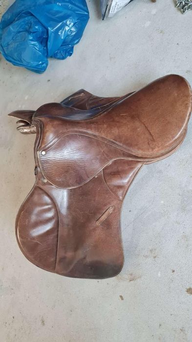 De vanzare șei,valtrape,zabaluțe,cravase,paturi etc.