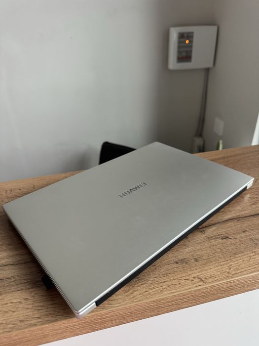 Продам Huawei MateBook D 14 (Intel Core i5 / 8 ГБ / SSD 512 ГБ)